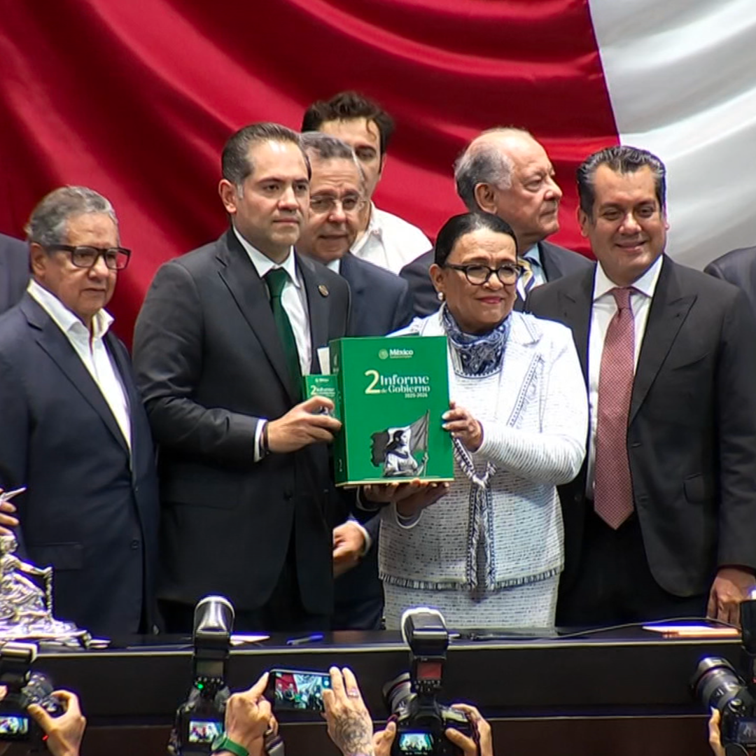 Entregan informe a la Mesa Directiva, encabezada por Raúl Bolaños-Cacho Cué.